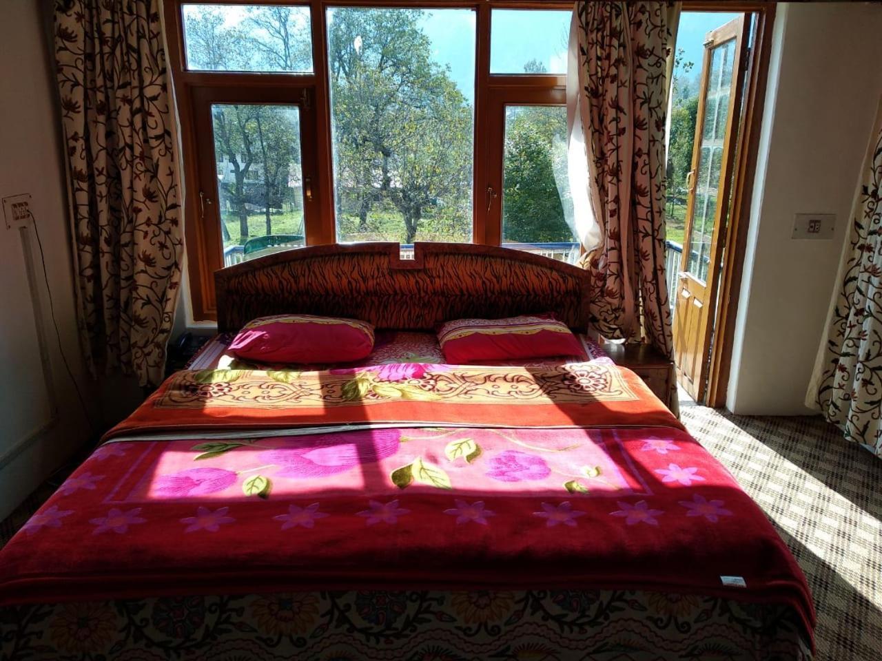 Hotel King Palace Pahalgām Екстериор снимка