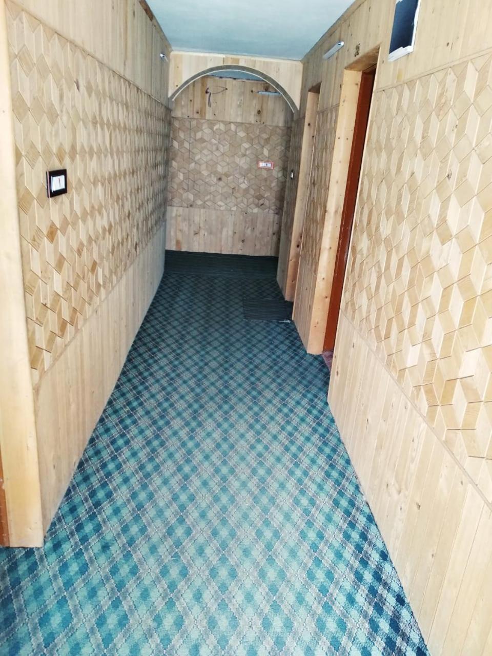 Hotel King Palace Pahalgām Екстериор снимка