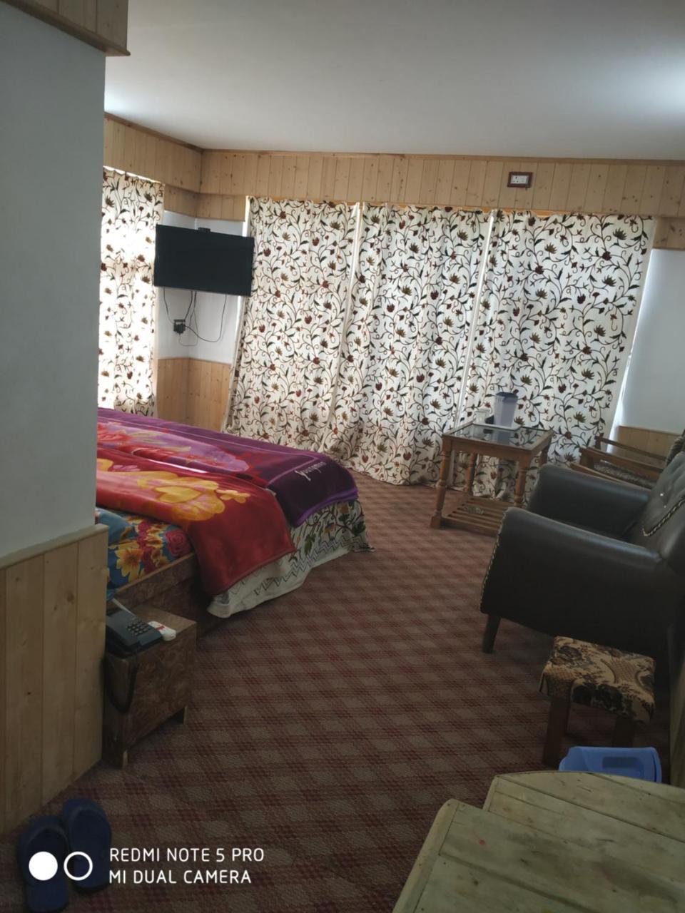 Hotel King Palace Pahalgām Екстериор снимка