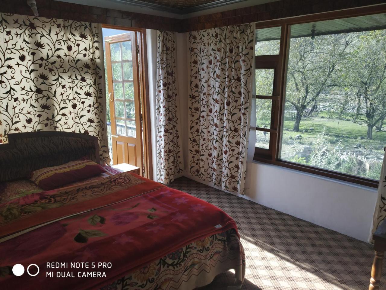 Hotel King Palace Pahalgām Екстериор снимка