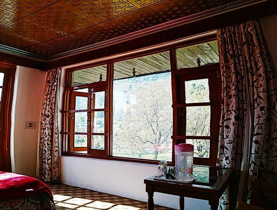 Hotel King Palace Pahalgām Екстериор снимка