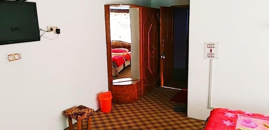 Hotel King Palace Pahalgām Екстериор снимка