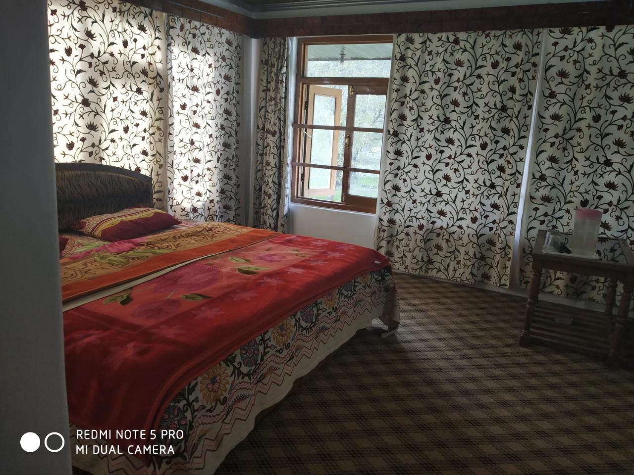 Hotel King Palace Pahalgām Екстериор снимка