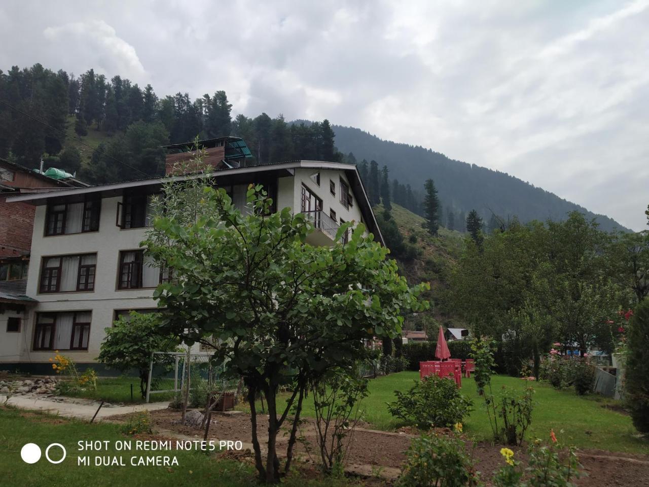 Hotel King Palace Pahalgām Екстериор снимка