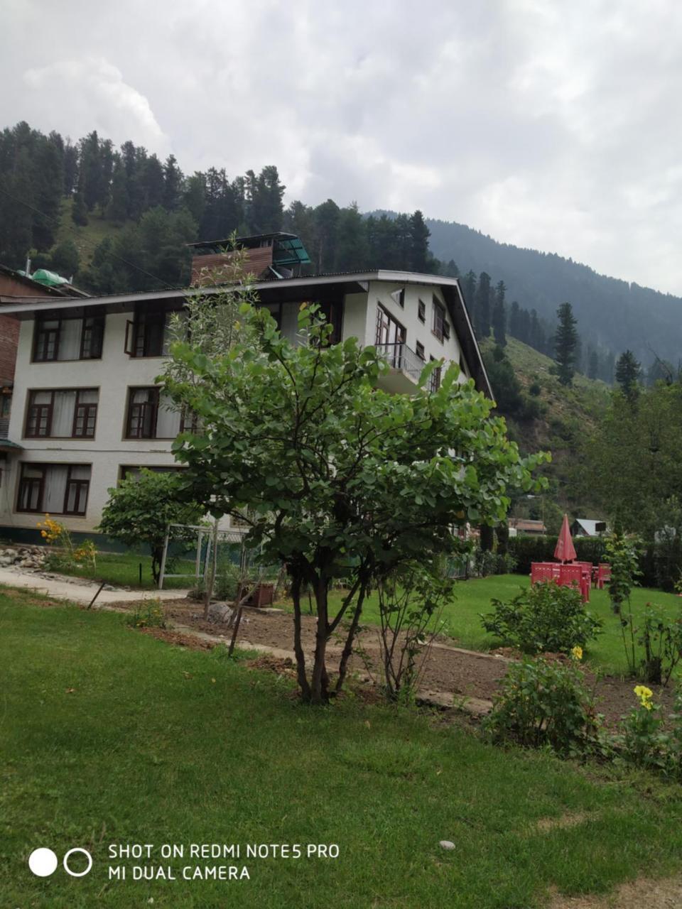 Hotel King Palace Pahalgām Екстериор снимка
